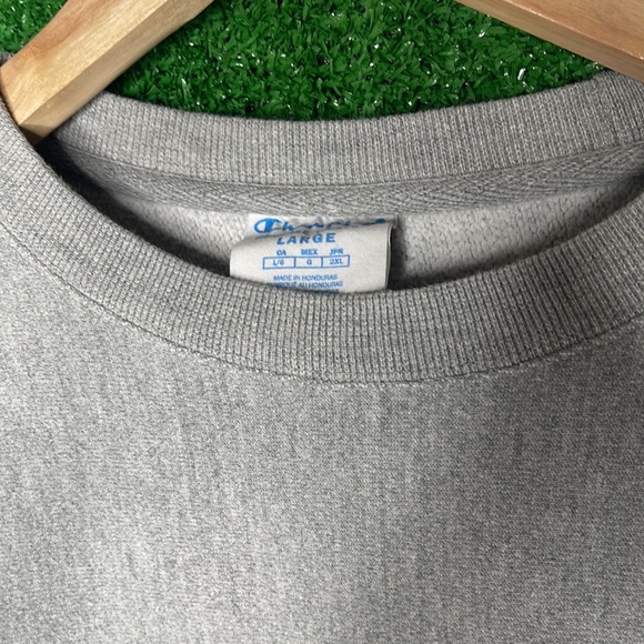 Champion reverse weave large grey crewneck - Picture 2 of 3